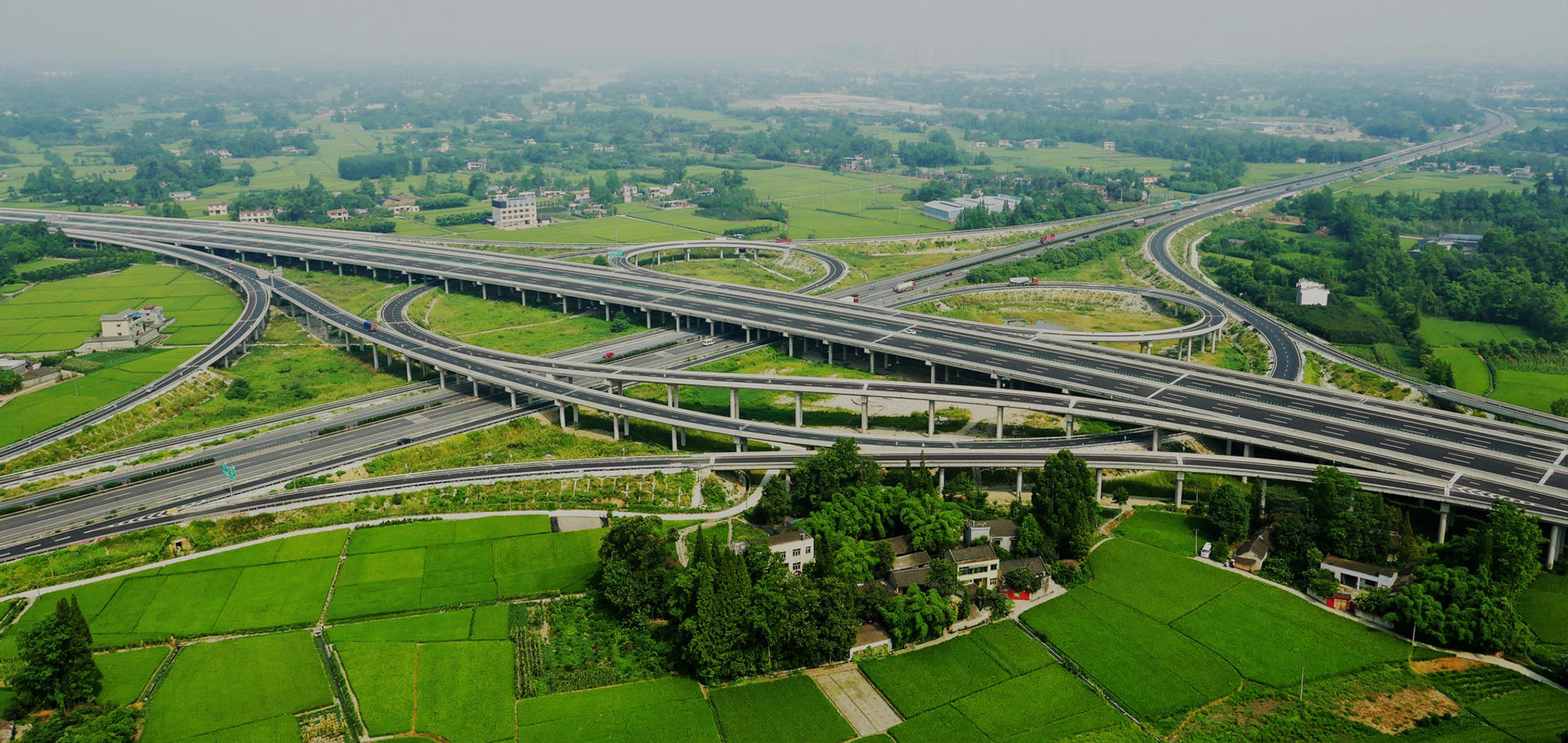 以百年基业为梦，以群策之力铸帆，建一项工程，竖一座丰碑